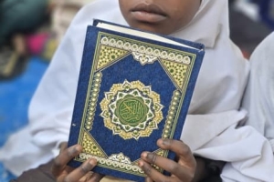 “Sizin en hayırlınız Kur’an’ı öğrenen ve öğretendir.”