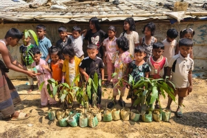 “Bir Müslüman bir ağaç diker de ondan bir insan, hayvan veya kuş yerse bu onun için sadaka olur.”