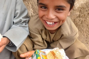 “Güler yüz sadakadır.”