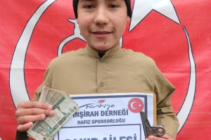 “Sizin en hayırlınız Kur’an’ı öğrenen ve öğretendir.”