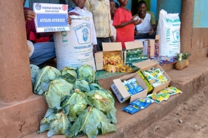 “Kim bir müminin dünya sıkıntılarından birini giderirse, Allah da onun ahiret sıkıntılarından birini giderir.”