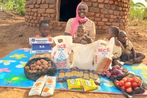 “Kim bir müminin dünya sıkıntılarından birini giderirse, Allah da onun ahiret sıkıntılarından birini giderir.”