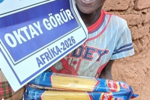 “Kim bir müminin dünya sıkıntılarından birini giderirse, Allah da onun ahiret sıkıntılarından birini giderir.”