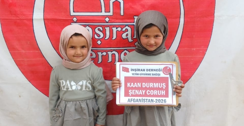 “Ben ve yetimi himaye eden kimse cennette şöyle yan yana olacağız.”