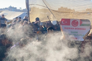 GAZZEDE YEMEK DAĞITIMI