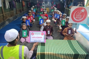 Kuran-ı Kerim Dağıtımı