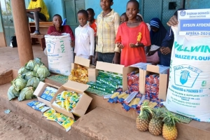 “Kim bir müminin dünya sıkıntılarından birini giderirse, Allah da onun ahiret sıkıntılarından birini giderir.”