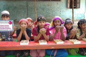 KURAN I KERİM DAĞITIMI