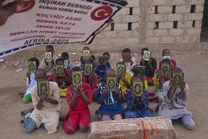 Kuran-ı Kerim Dağıtımı