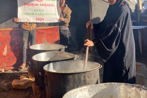 GAZZEDE YEMEK DAĞITIMI