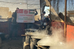 GAZZEDE YEMEK DAĞITIMI
