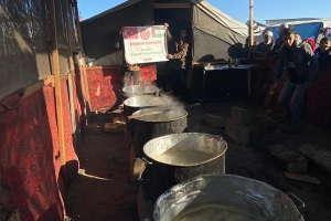 GAZZEDE YEMEK DAĞITIMI