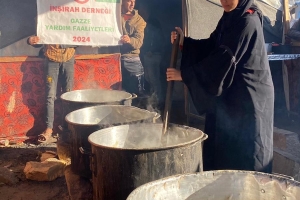 GAZZEDE YEMEK DAĞITIMI
