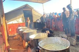 GAZZEDE YEMEK DAĞITIMI