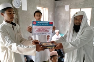 KURAN I KERİM DAĞITIMI