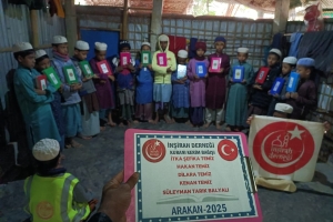 Kuran-ı Kerim Dağıtımı