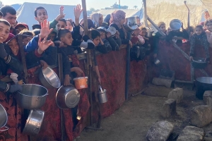 GAZZEDE YEMEK DAĞITIMI