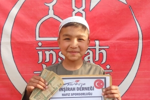 “Sizin en hayırlınız Kur’an’ı öğrenen ve öğretendir.”