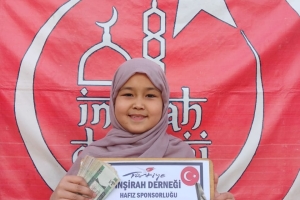 “Sizin en hayırlınız Kur’an’ı öğrenen ve öğretendir.”