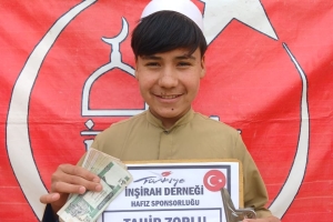 “Sizin en hayırlınız Kur’an’ı öğrenen ve öğretendir.”