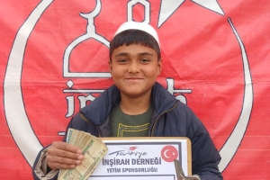 “Sizin en hayırlınız Kur’an’ı öğrenen ve öğretendir.”