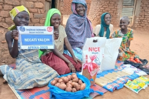 “Kim bir müminin dünya sıkıntılarından birini giderirse, Allah da onun ahiret sıkıntılarından birini giderir.”