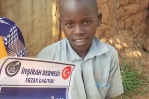 “Kim bir müminin dünya sıkıntılarından birini giderirse, Allah da onun ahiret sıkıntılarından birini giderir.”