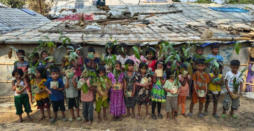“Bir Müslüman bir ağaç diker de ondan bir insan, hayvan veya kuş yerse bu onun için sadaka olur.”
