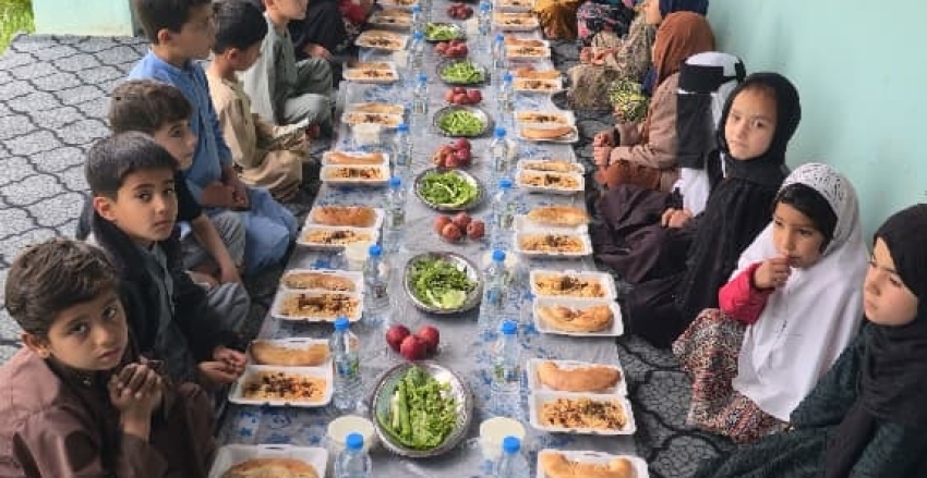 “Kim bir mümini doyurursa, Allah da onu cennet nimetleriyle doyurur.”