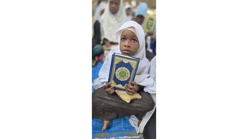 “Sizin en hayırlınız Kur’an’ı öğrenen ve öğretendir.”